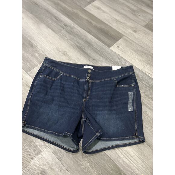 NEW Lane Bryant High-Rise Essential Stretch Girlfriend Dark Denim Jean Shorts 26 - Picture 1 of 8